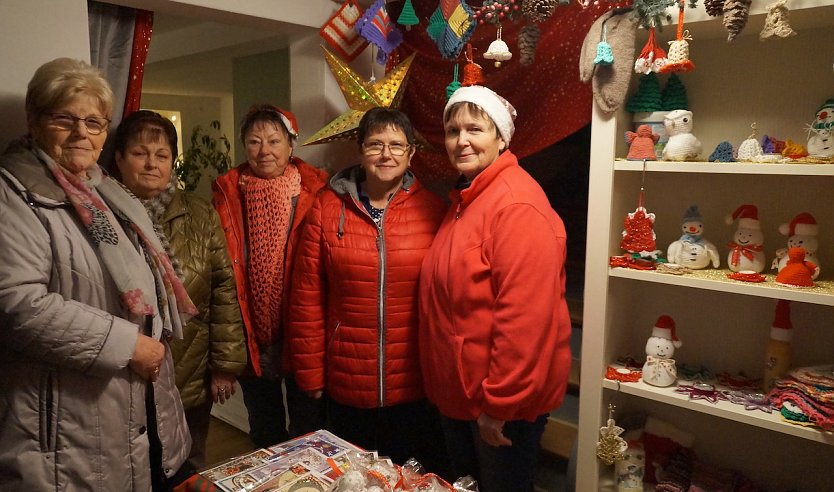 Weihnachtsmarkt in Urbach mit den Landfrauen (Foto: Cornelia Wilhelm) Weihnachtsmarkt in Urbach mit den Landfrauen (Foto: Cornelia Wilhelm)