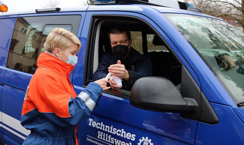 &Uuml;berbringen des Fridenslichts im vergangenen Jahr (Foto: J.Piper)