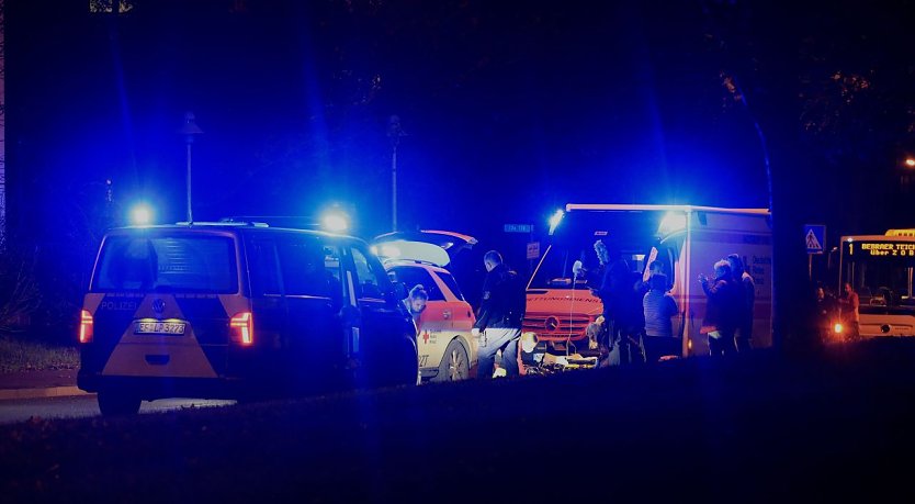 Fu&szlig;g&auml;nger wurde von Auto erfasst (Foto: Silvio Dietzel)