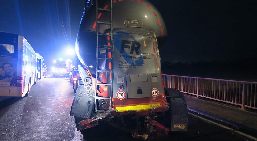 Unfall mit Beteiligung eines Busses heute Morgen in Bleicherode (Foto: Fürwehr Bleicherode) Unfall mit Beteiligung eines Busses heute Morgen in Bleicherode (Foto: Fürwehr Bleicherode)