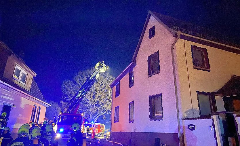 Schornsteinbrand in Niederspier mit gro&szlig;em SAchschaden (Foto: S. Dietzel)