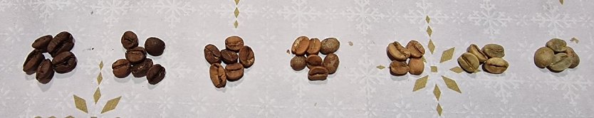 Von rechts nach links: Vom Rohkaffee zur fertig ger&ouml;steten Bohne (Foto: nnz)