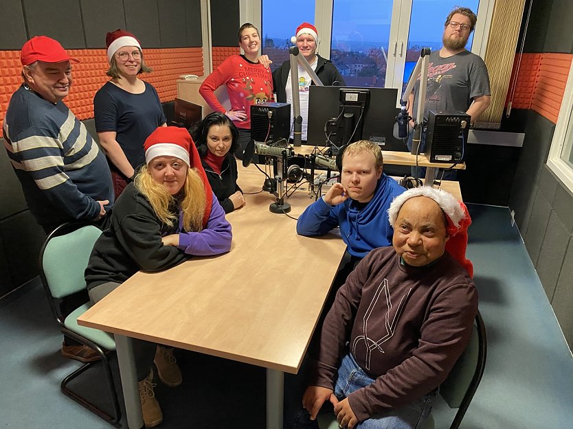 Die inklusive Redaktionsgruppe "Schr&auml;gSTRICH" geht bald live on air (Foto: Radio Enno)