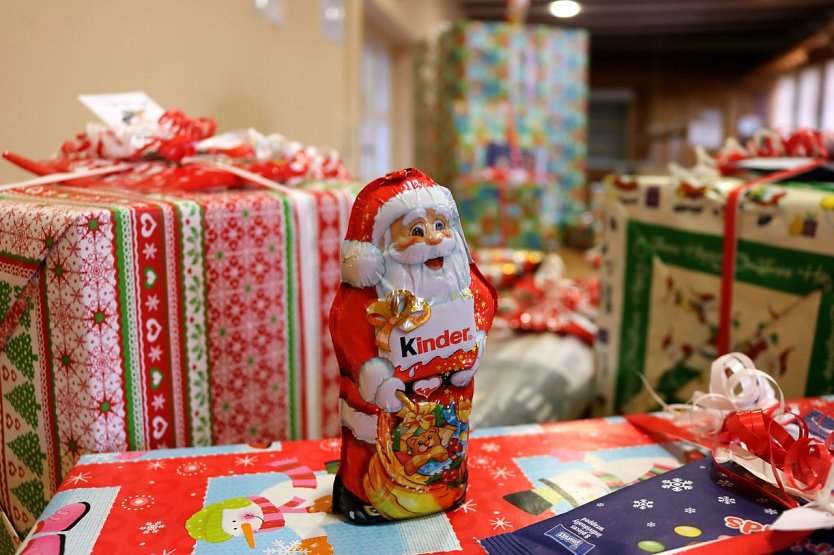 Schon seit vielen Jahren arbeiten die KWN Kieswerk Nordhausen GmbH und die MBC Nordth&uuml;ringen GmbH mit dem Fachgebiet Jugendhilfe des Landratsamtes Nordhausen zusammen, um an Weihnachten Familien zu &uuml;berraschen.  (Foto: Pressestelle Landratsamt)