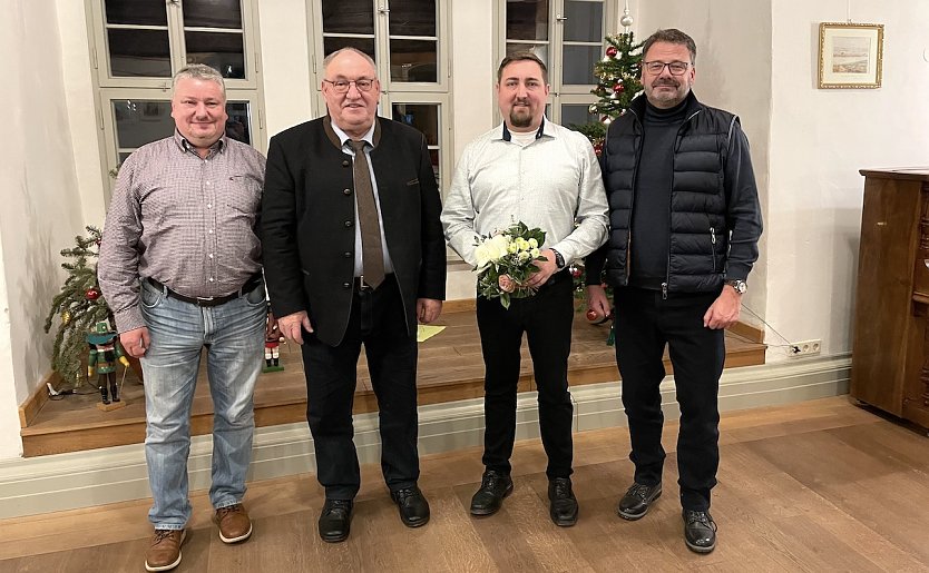 Mathias Echtermeyer (3.v.l.) will Bürgermeister in Heringen werden (Foto: CDU) Mathias Echtermeyer (3.v.l.) will Bürgermeister in Heringen werden (Foto: CDU)