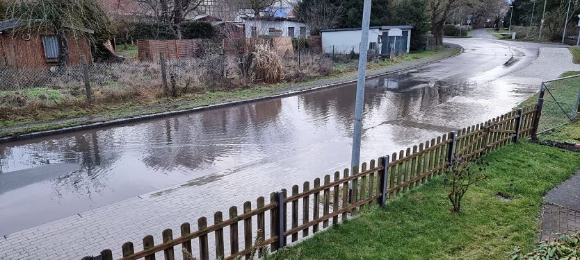 Land unter in der Herreder Stra&szlig;e (Foto: Privat)