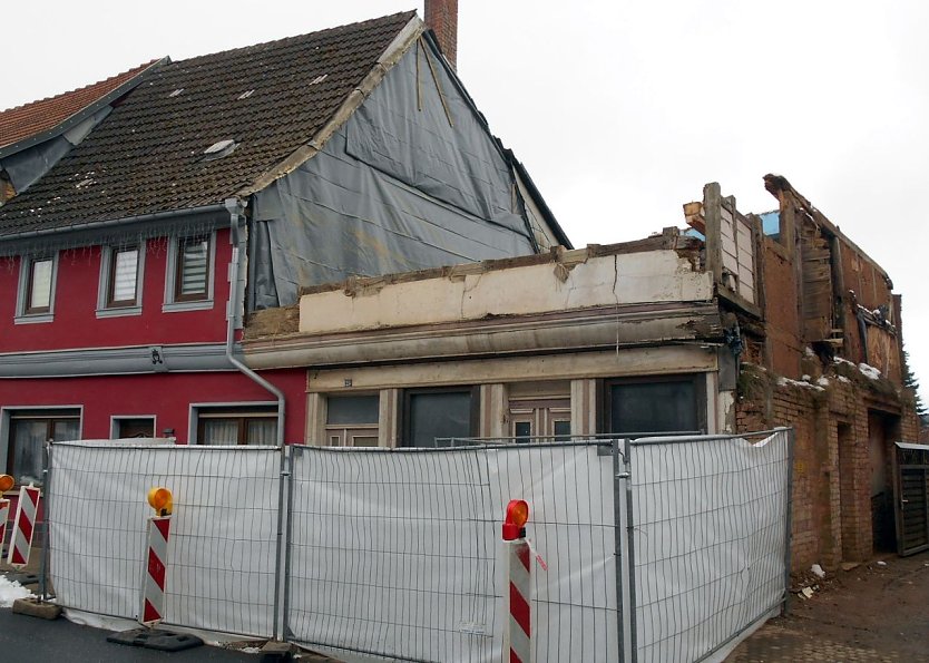Rückbau eines Wohnhauses in der Ellricher Jüdenstraße (Foto: Landratsamt Nordhausen) Rückbau eines Wohnhauses in der Ellricher Jüdenstraße (Foto: Landratsamt Nordhausen)