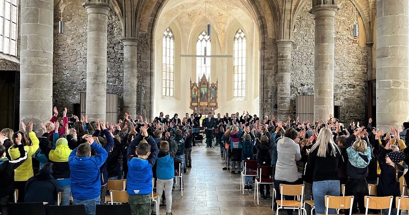 Verkehrserziehung einmal anders in der Ellricher Marktkirche (Foto: Polizei NDH)