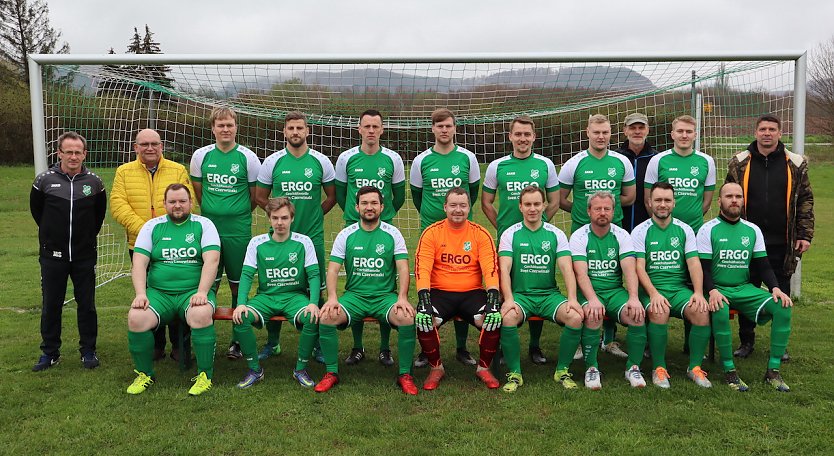 SV Kleinfurra in neuen Trikots (Foto: R.Dambor)