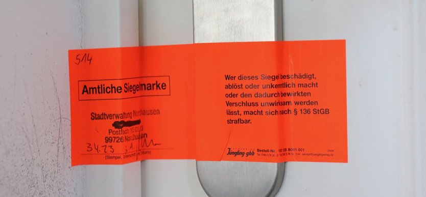 Siegelmarke an einem B&uuml;ro im Nordh&auml;user Rathaus (Foto: agl)