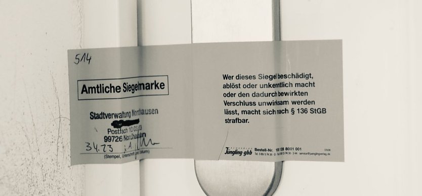 Siegelmarke an einem B&uuml;ro im Nordh&auml;user Rathaus (Foto: agl)
