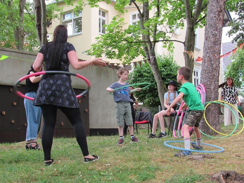 Familien in Bewegung - beim Familienzentrum in der Puschkin-Stra&szlig;e wurde diese Woche der Sommer gefeiert (Foto: JuSoWe)