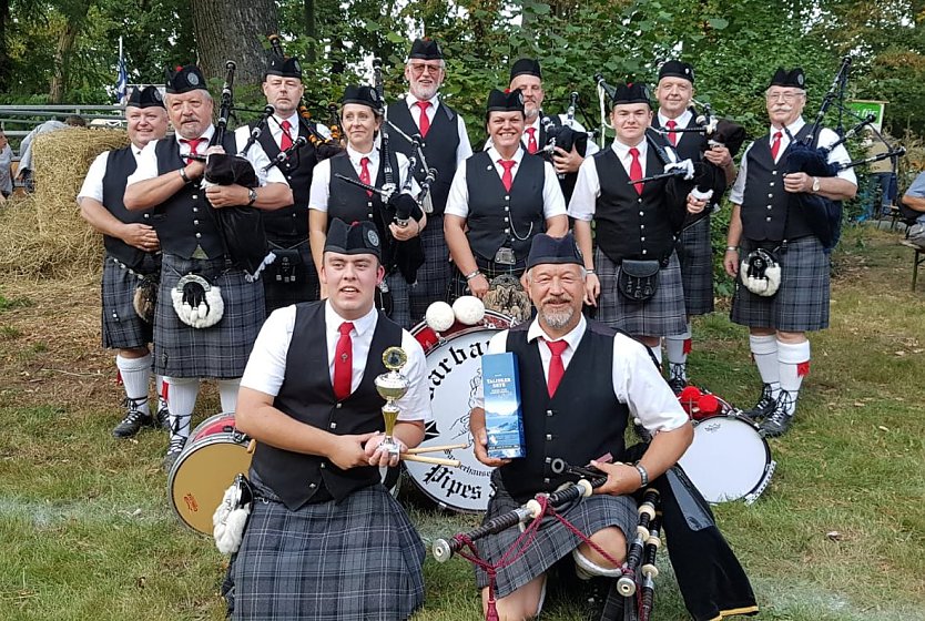 10 Jahre Barbarossa Pipes & Drums - gefeiert wird nat&uuml;rlich am Denkmal (Foto: Kyffh&auml;user-Denkmal)