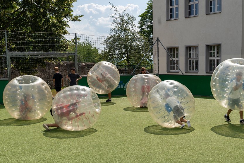 Jede Menge Gaudi beim Sommerfest der Bertolt-Brecht-Schule (Foto: S.Tetzel) Jede Menge Gaudi beim Sommerfest der Bertolt-Brecht-Schule (Foto: S.Tetzel)