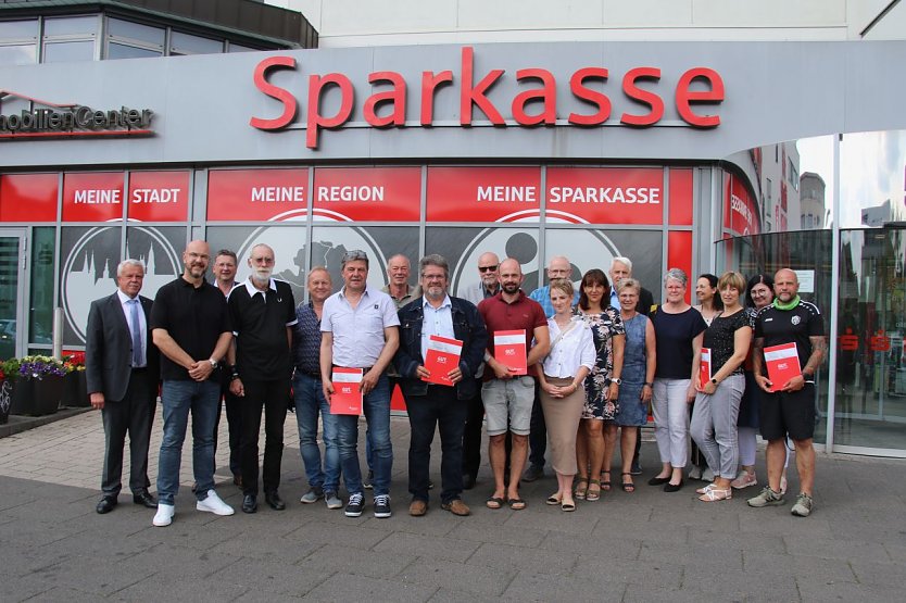 Der Nordh&auml;use Sozialfonds &uuml;bergab heute in der Kreissparkasse wieder die &uuml;ber das Jahr gesammelten Spenden (Foto: agl)