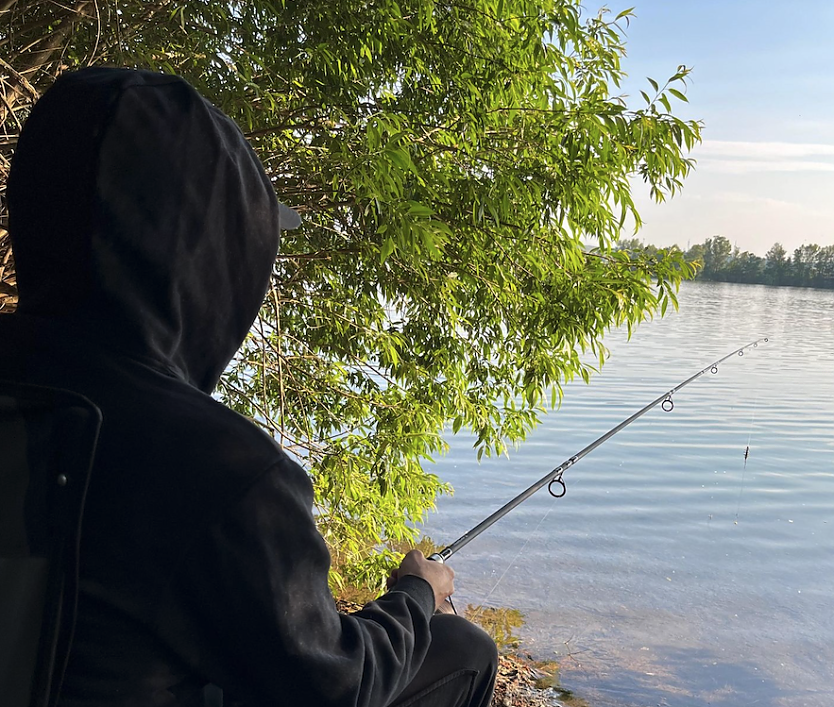 Angler am Kiesschacht (Foto: Pressestelle Landratsamt)