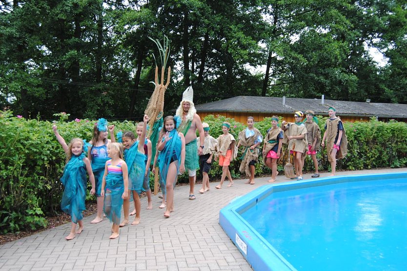 Der Neptun und seine Nixen (Foto: F&ouml;rderverein Waldbad Neustadt)