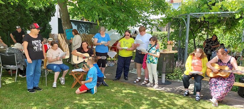 Sommerfest im Sozialpsychiatrischen Zentrum Sondershausen (Foto: Karina Krausholz) Sommerfest im Sozialpsychiatrischen Zentrum Sondershausen (Foto: Karina Krausholz)