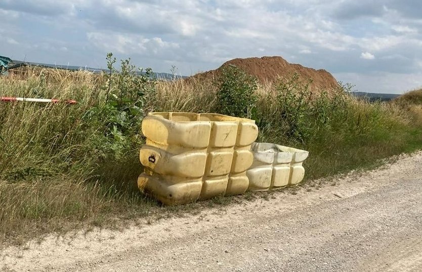 Große Sauerei am Feldweg (Foto: LRA Kyffhäuserkreis) Große Sauerei am Feldweg (Foto: LRA Kyffhäuserkreis)