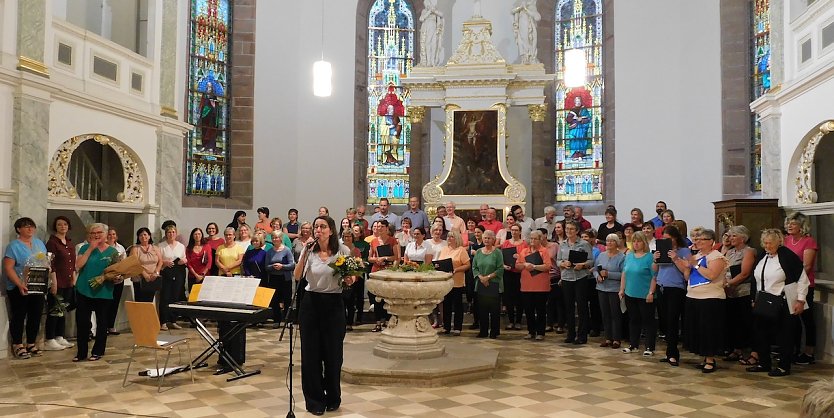 Chorkonzert in dr Unterkirche (Foto: P.Zimmer) Chorkonzert in dr Unterkirche (Foto: P.Zimmer)