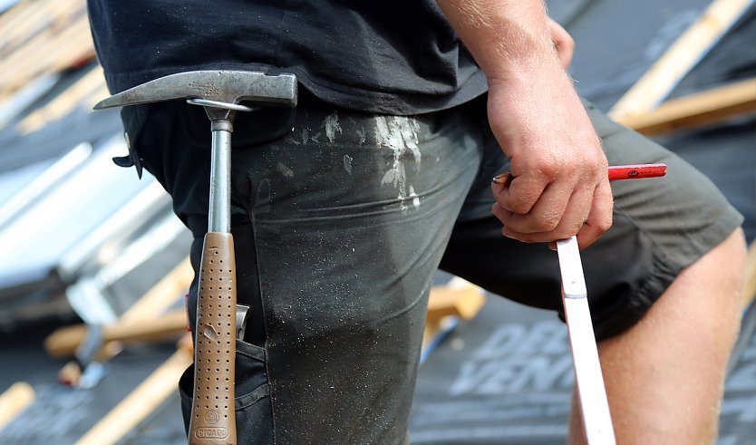 Dachdecker bekommen Inflationsausgleich (Foto: IG BAU) Dachdecker bekommen Inflationsausgleich (Foto: IG BAU)