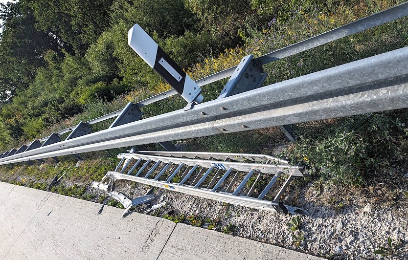 Beschriftete Leiter f&uuml;hrte zum Unfallverursacher (Foto: Autobahnpolizei)