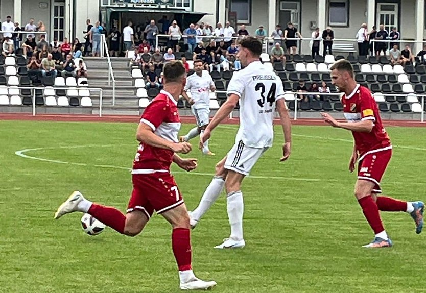 Knapp unterliegt der FSV Preu&szlig;en gegen die Truppe von Manuel Rost mit 0:1 (Foto: FSVP)