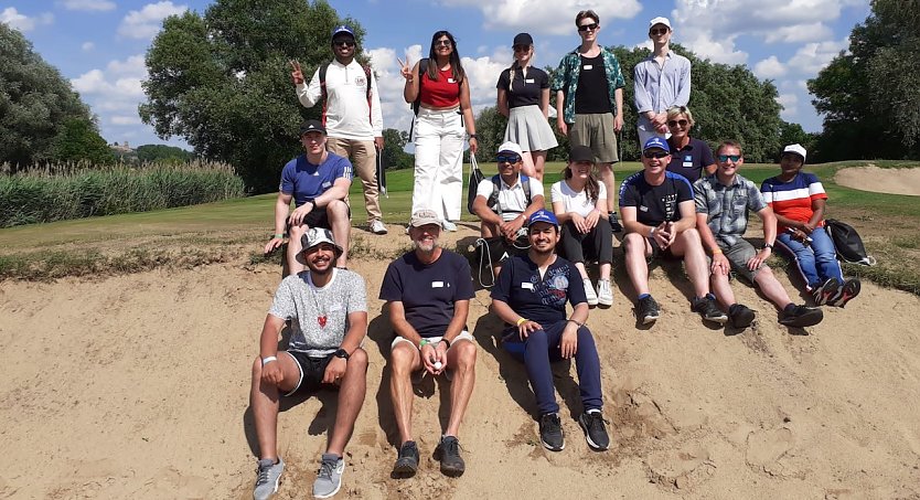 Fachkr&auml;fte auf dem Golfplatz (Foto: T.Bergknapp)