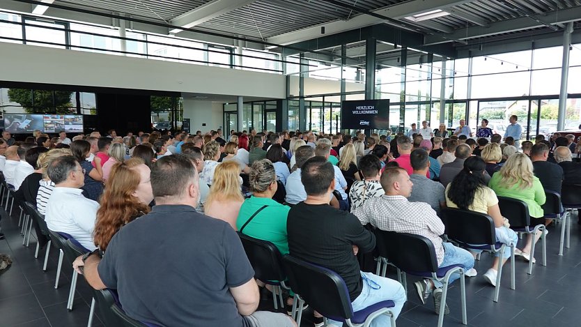 Eltern, Gro&szlig;eltern, Freunde und die "Neuen" (Foto: nnz)