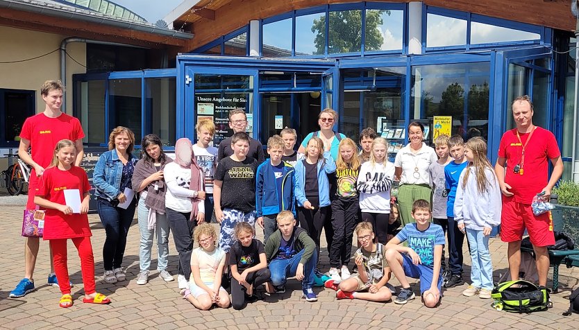 Sch&uuml;ler der Juri Gagarin Schule nahmen an dem Projekt "Herzensretter teil (Foto: DLRG OG Kyffh&auml;user)