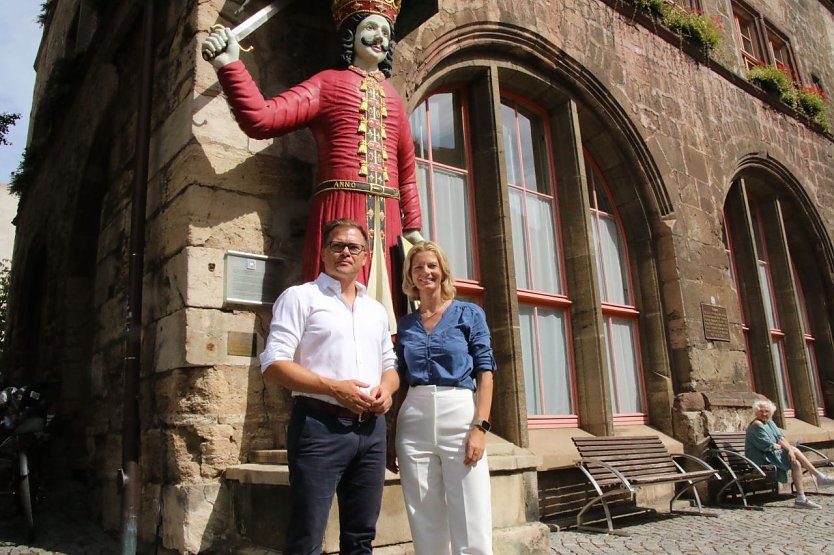Bild: Sch&uuml;tzenhilfe aus Berlin: Alexandra Rieger und Carsten Schneider, der "Ostbeauftragte" der Bundesregierung