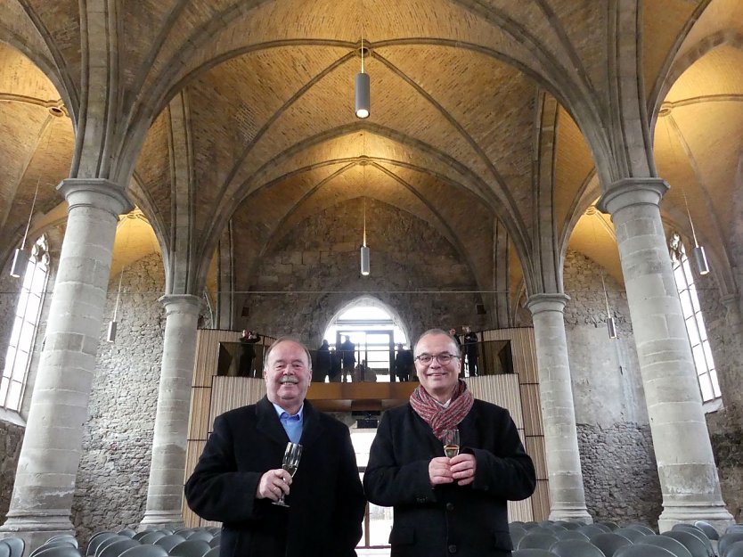 Martin Bischoff und Pfarrer Jochen Lenz bei der Er&ouml;ffnung der Netzwerkkirche Ende 2022 (Foto: Evangelischer Kirchenkreis S&uuml;dharz)