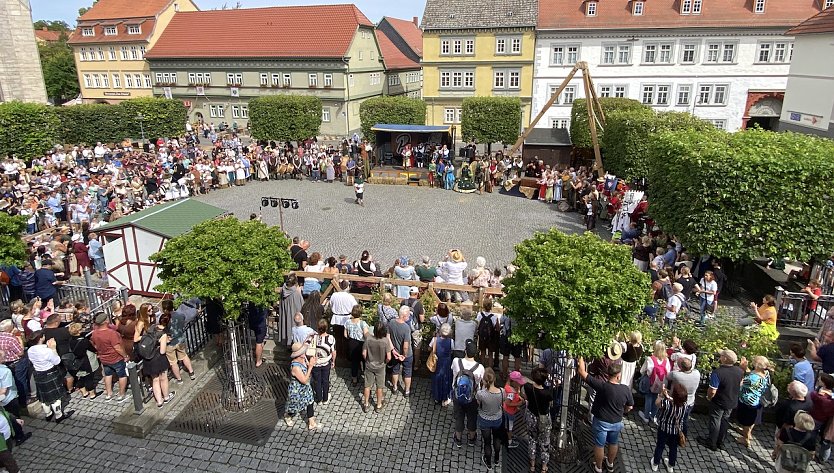 Dicht umlagert waren wie immer die Aktionen auf dem Töpfermarkt (Foto: oas) Dicht umlagert waren wie immer die Aktionen auf dem Töpfermarkt (Foto: oas)