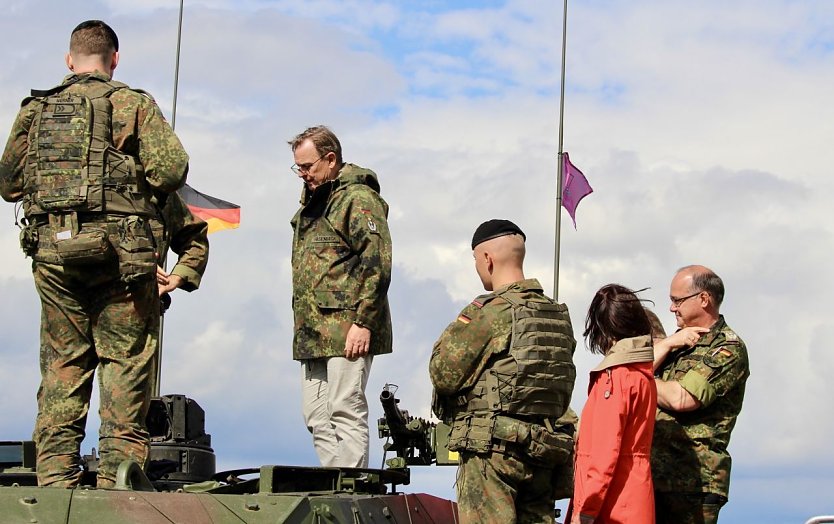 Ministerpr&auml;sident Bodo Ramelow zu Besuch beim Panzerbataillion 393 in der Kyffh&auml;user Kaserne (Foto: Eva Maria Wiegand)