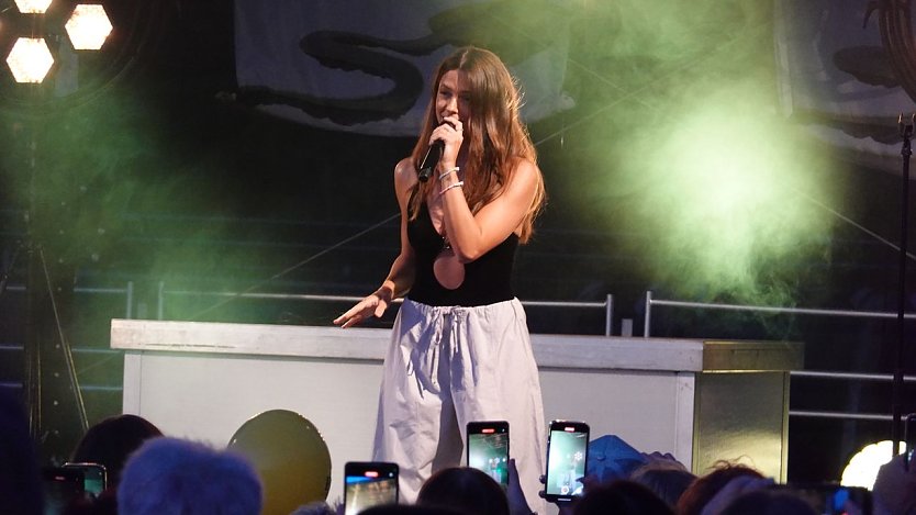 Vanessa Mai auf der EVN-B&uuml;hne (Foto: nnz)