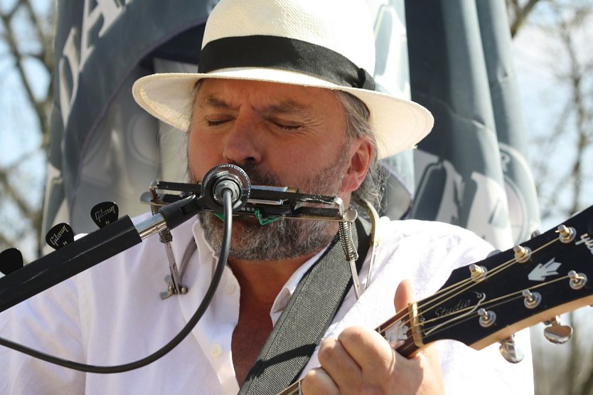 Ronald Gäßlein spielt wieder auf der Schiene (Foto: Straßenbahnfreunde Nordhausen) Ronald Gäßlein spielt wieder auf der Schiene (Foto: Straßenbahnfreunde Nordhausen)