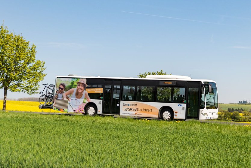 Mit dem RadBus geht es f&uuml;r die Tour-Teilnehmer entlang einer alten Bahnstrecke vom S&uuml;deichsfeld bis ins Werratal (Foto: Alexander Klingebiel)