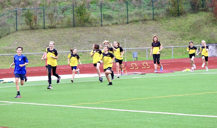 Leichtathletikanlage mit Rasenplatz und anliegende Au&szlig;enanlage "Am G&ouml;ldner" (Foto: Eva Maria Wiegand)