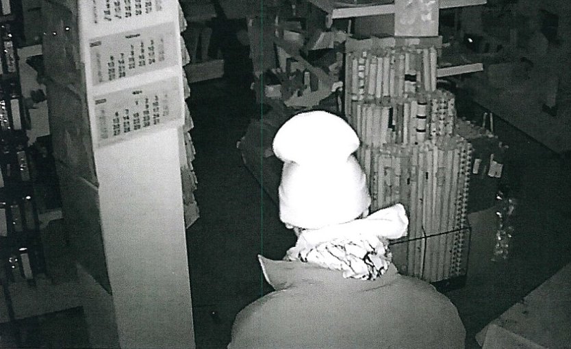 Screenshot der &Uuml;berwchungskamera vom T&auml;ter (Foto: Polizei)