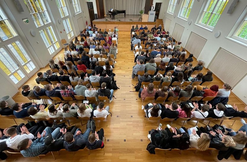 Erstsemester feierlich immatrikuliert (Foto: HSN)