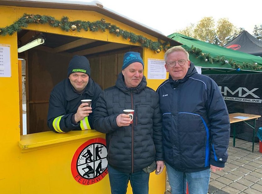 Bild: Weihnachtsmarkt im "Alten Gut" in Sondershausen/ Berka. Foto (rechts) OT B&uuml;rgermeister Steffen Kellermann 