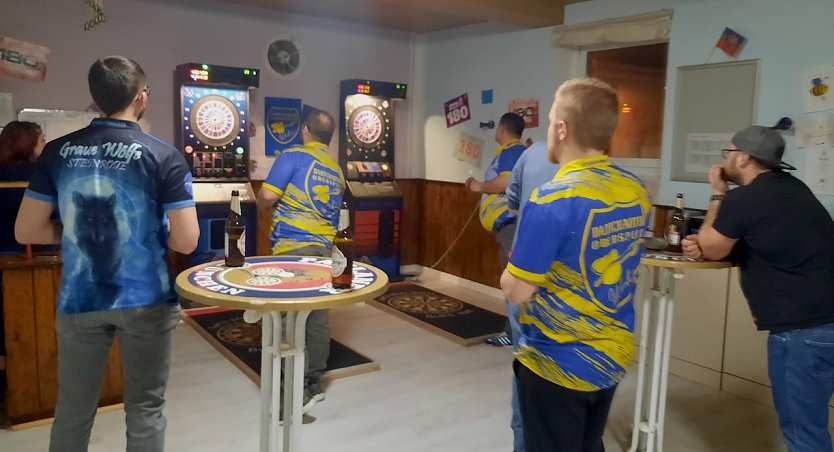 Bild: Dartchaoten k&auml;mpfen sich zur&uuml;ck in die Spur