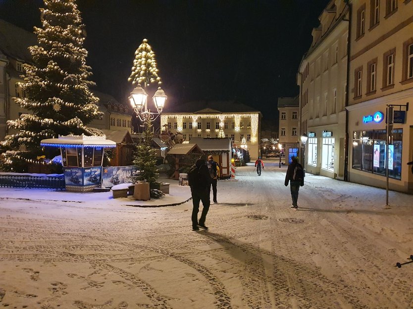 Bild: Kein Gl&uuml;hwein auf dem Eisleber Weinachtsmarkt am Sonntagmorgen gegen f&uuml;nf Uhr.