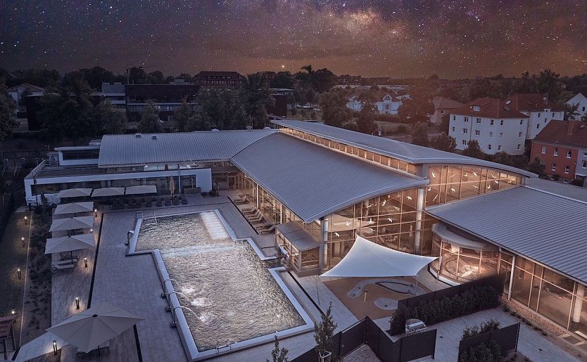 Die Friederiken Therme Bad Langensalza bei Nacht (Foto: &copy; Tino Sieland)