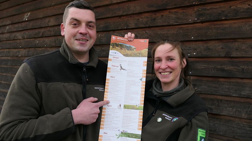 Ranger Markus Gresser und Rangerin Janice Kauert freuen sich auf ihre F&uuml;hrungen im Nationalpark Hainich im Rahmen der MITMACHEN-Veranstaltungsprogrammes 2024.  (Foto: Cornelia Otto-Albers)