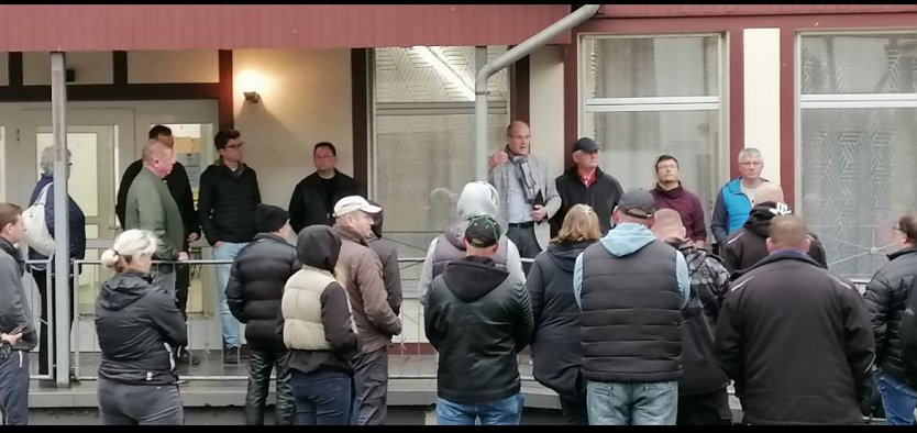 B&uuml;rger aus Werther hatten im Oktober 2023 gegen das Vorhaben der Fl&uuml;chtlingsunterbringung protestiert (Foto: privat/nnz-Archiv)