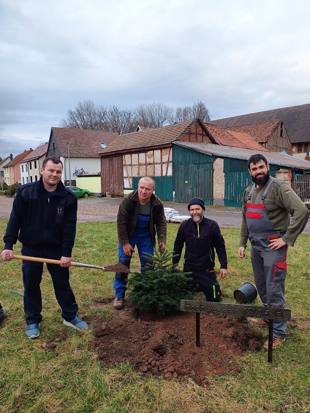 Der "Hochwasserbaum" der Freiwilligen Feuerwehr Sundhausen (Foto: Freiwillige Feuerwehr Sundhausen)