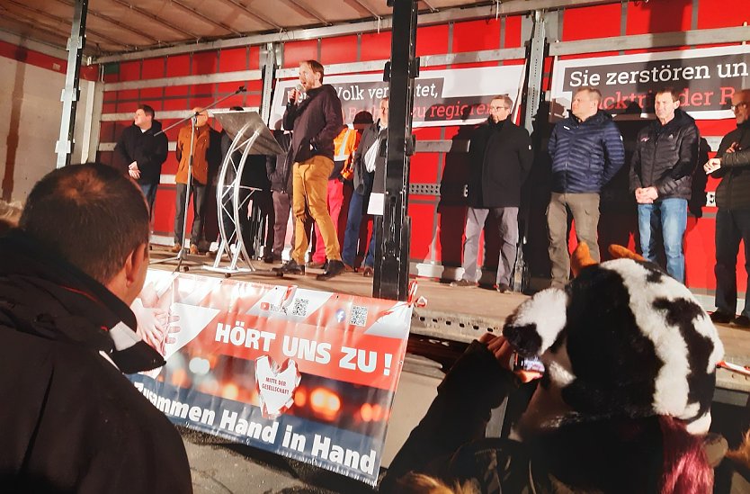 Kundgebung auf dem Blobach gestern Abend (Foto: Hans Kuhnert) Kundgebung auf dem Blobach gestern Abend (Foto: Hans Kuhnert)