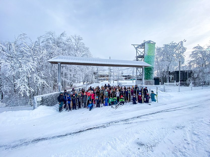 . Klassen des Humboldt Gymnasiums im "Winterwonderland" (Foto: Christoph Keil) . Klassen des Humboldt Gymnasiums im "Winterwonderland" (Foto: Christoph Keil)