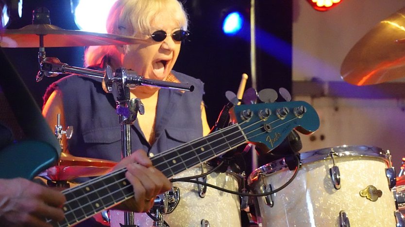 Voller Einsatz - auch mit 75: Ian Paice (Foto: nnz) Voller Einsatz - auch mit 75: Ian Paice (Foto: nnz)